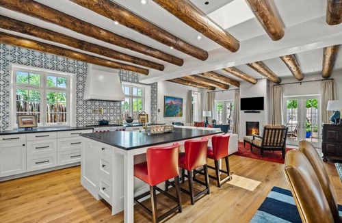 Historic Eastside House | Prosperidad- Elegance and Comfort on Palace Ave.