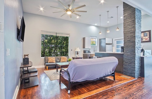 Near East Side House | Prosperity Place Remodeled 3BR/2BA near Downtown