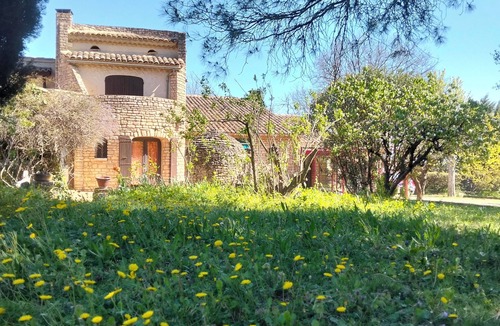 Saint-Paulet-de-Caisson House | Provencal family home