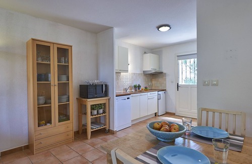 Nans-les-Pins Cottage | Provencal bastide, in a green area