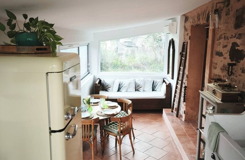 Le Luc House | Provencal cabana, shared pool and jacuzzi