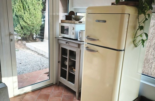 Le Luc House | Provencal cabana, shared pool and jacuzzi