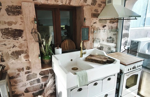 Le Luc House | Provencal cabana, shared pool and jacuzzi