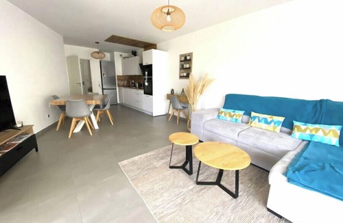 Castelnau-le-Lez Apartment | Provençal escape with terrace and garden view