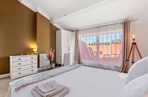 Le Val Bed & Breakfast | Provençal Escape at Mas J des Sens: Charm and Comfort in the Heart of Provence