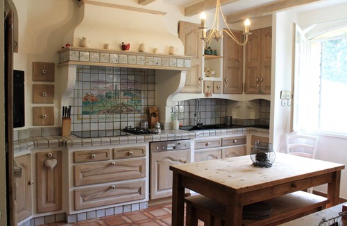 Caderousse House | PROVENCAL FAMILY HOME IN STONE WITH SWIMMING POOL