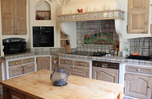 Caderousse House | PROVENCAL FAMILY HOME IN STONE WITH SWIMMING POOL