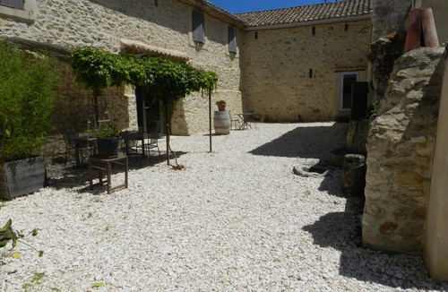 Cavillargues House | Provencal farmhouse (3 independent houses) in a vineyard