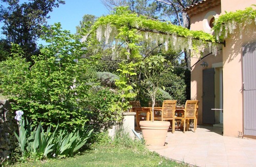 Les Hauts de Villeneuve Villa | Provencal villa with pool near Avignon