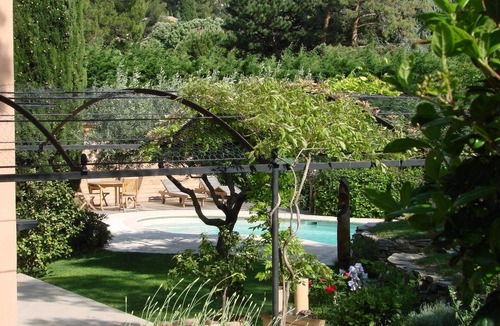 Les Hauts de Villeneuve Villa | Provencal villa with pool near Avignon