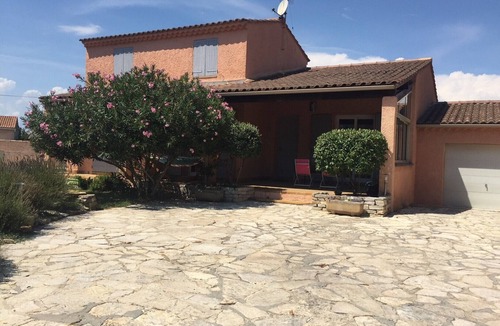 Camaret-sur-Aigues House | Provencal house with pool