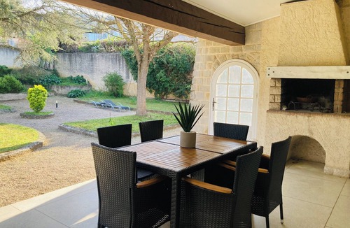 Aubagne Villa | Provencal house on flat plot with swimming pool Garlaban view