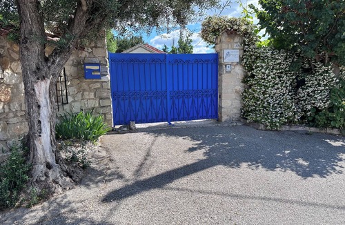 Allauch Apartment | Provençal studio, with swimming pool, between sea and mountains, quiet