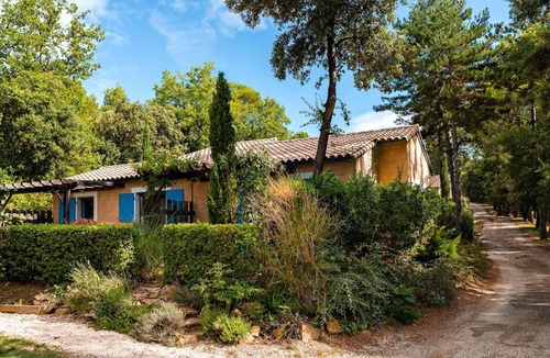 Gaujac House | Provencal-style maisonette with communal pool