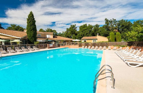 Gaujac House | Provencal-style maisonette with communal pool