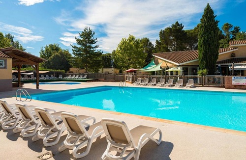 Gaujac House | Provencal-style maisonette with communal pool