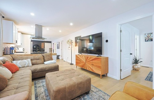 Providence Apartment | Providence Getaway 3 Bed 2 Bath w/Parking