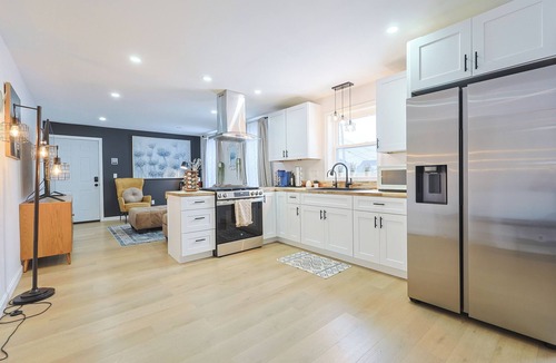 Providence Apartment | Providence Getaway 3 Bed 2 Bath w/Parking