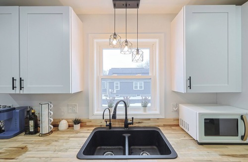 Providence Apartment | Providence Getaway 3 Bed 2 Bath w/Parking