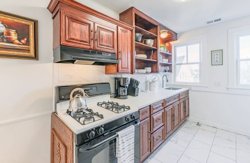 South Providence Apartment | Providence: near Hospitals, Universities, Downtown