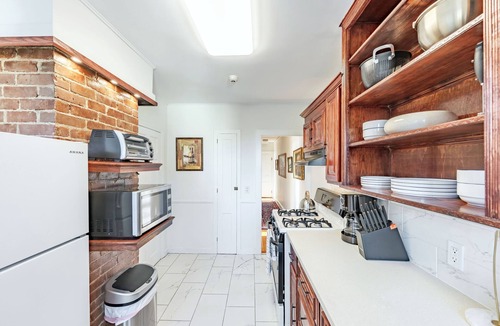 South Providence Apartment | Providence: near Hospitals, Universities, Downtown