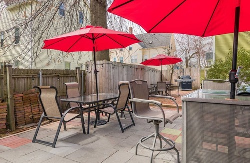 South Providence Apartment | Providence: near Hospitals, Universities, Downtown