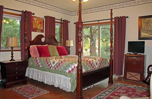 Wimberley Bed & Breakfast | Prow'd House Bed & Breakfast