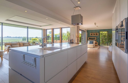 Ennetieres-en-Weppes House | Proximité Lill, Villa moderne et lumineuse.Piscine intérieure et home ciné
