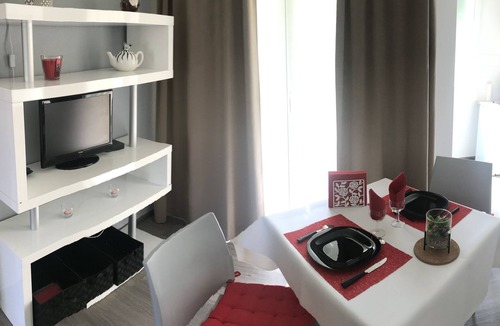 Equemauville Apartment | PROXIMITY HONFLEUR WIFI PARKING SWIMMING POOL