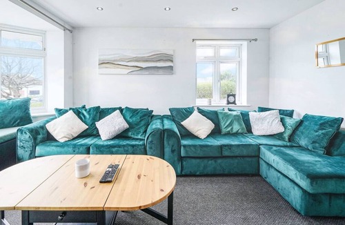 Elstree House | Prv-Parking | Jacuzzi Bath | Families/Groups |