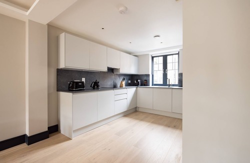 Covent Garden Apartment | PS3BR Multi - Three Bedroom Apartment, Sleeps 6