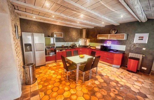 Saint-Hippolyte-de-Montaigu House | Ptit Coin Paradis – Prestige, Pool & Jacuzzi