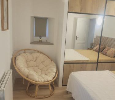 Herouvillette Apartment | Pti logement chaleureux