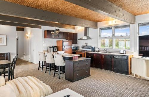 Grand Barachois House | Ptit - 3 bedroom 2 bath Waterfront Oasis