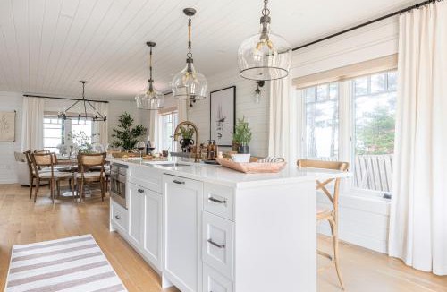 Queens House | Puddin' Pan Cozy Beach Cottage on Ocean