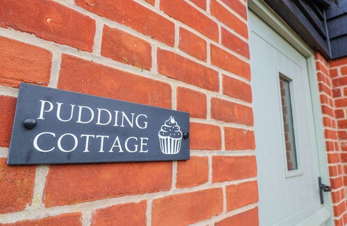 Westleton Cottage | PUDDING COTTAGE, WESTLETON, pet friendly, with open fire in Westleton