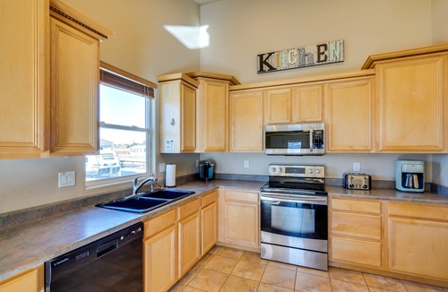 Pueblo West House | Pueblo 'Five Star Pikes Peak View' Home w/Hot Tub
