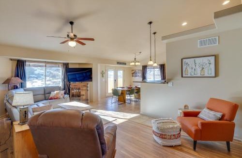 Pueblo West House | Pueblo 'Five Star Pikes Peak View' Home w/Hot Tub