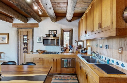 Canoncito House | Pueblo-Style Gem w/Terrace & Gazebo - Mountain View & Nearby Hiking Trails