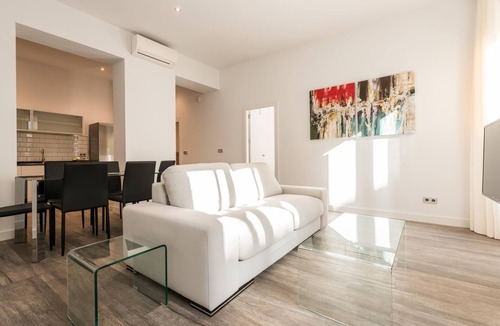 Sol Apartment | PUERTA DEL SOL CITY CENTER II WITH BALCONY