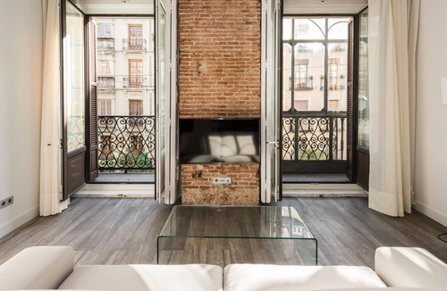 Sol Apartment | PUERTA DEL SOL CITY CENTER II WITH BALCONY