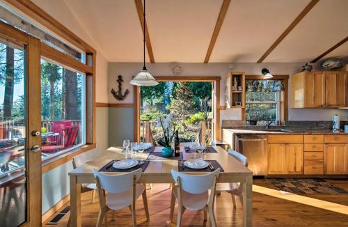 Kingston House | Puget Sound Escape Private Beach and Oversized Deck