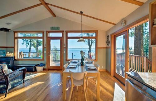 Kingston House | Puget Sound Escape Private Beach and Oversized Deck