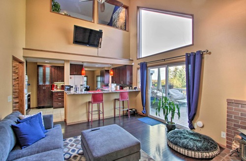 Des Moines House | Puget Sound Home w/Beautiful Yard & Deck!