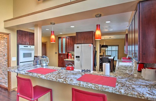 Des Moines House | Puget Sound Home w/Beautiful Yard & Deck!