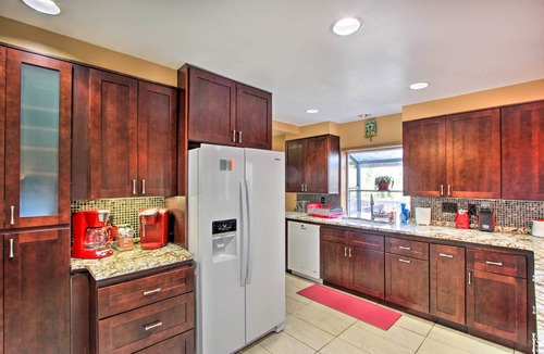 Des Moines House | Puget Sound Home w/Beautiful Yard & Deck!