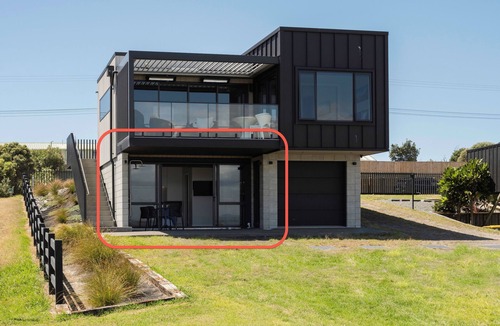 Pukehina Apartment | Pukehina Estuary Sunset Views Studio