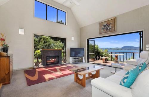 Kawaha Point House | Pukeko Landing