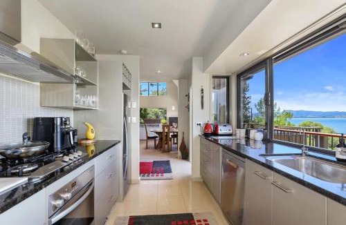 Kawaha Point House | Pukeko Landing