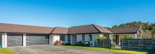 Kinloch House | Pukeko Paradise - Kinloch